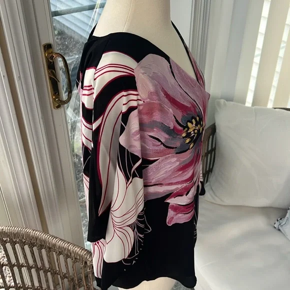 It’s white house, black market, soft blouse size medium, never worn - Picture 2 of 5